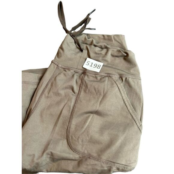 Lululemon Sz 6 burmuda Meryl nylon/lycra spandex 10” in seam womens shorts high - Picture 6 of 7